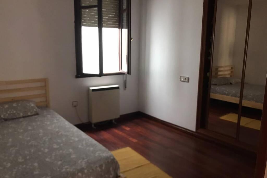 Apartamento En Pleno Centro Catedral 1D Oviedo Luaran gambar