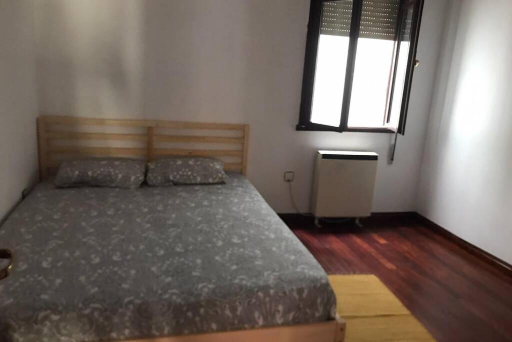 Apartamento En Pleno Centro Catedral 1D Oviedo Luaran gambar